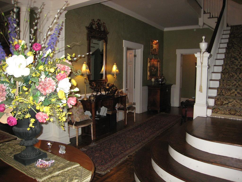 Belle Oaks Inn Gonzales Екстер'єр фото